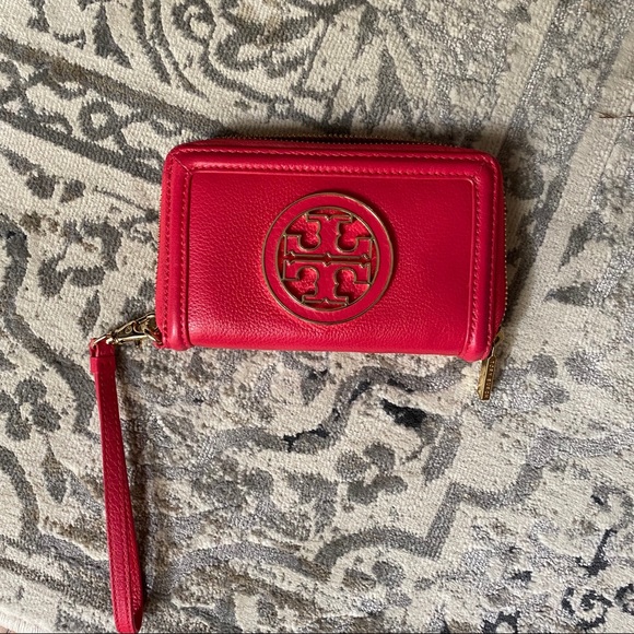 Tory Burch Handbags - Tory Burch leather wristlet wallet